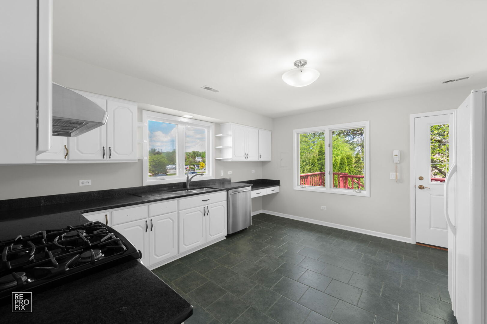 840 N Center Street, Naperville, IL 60563