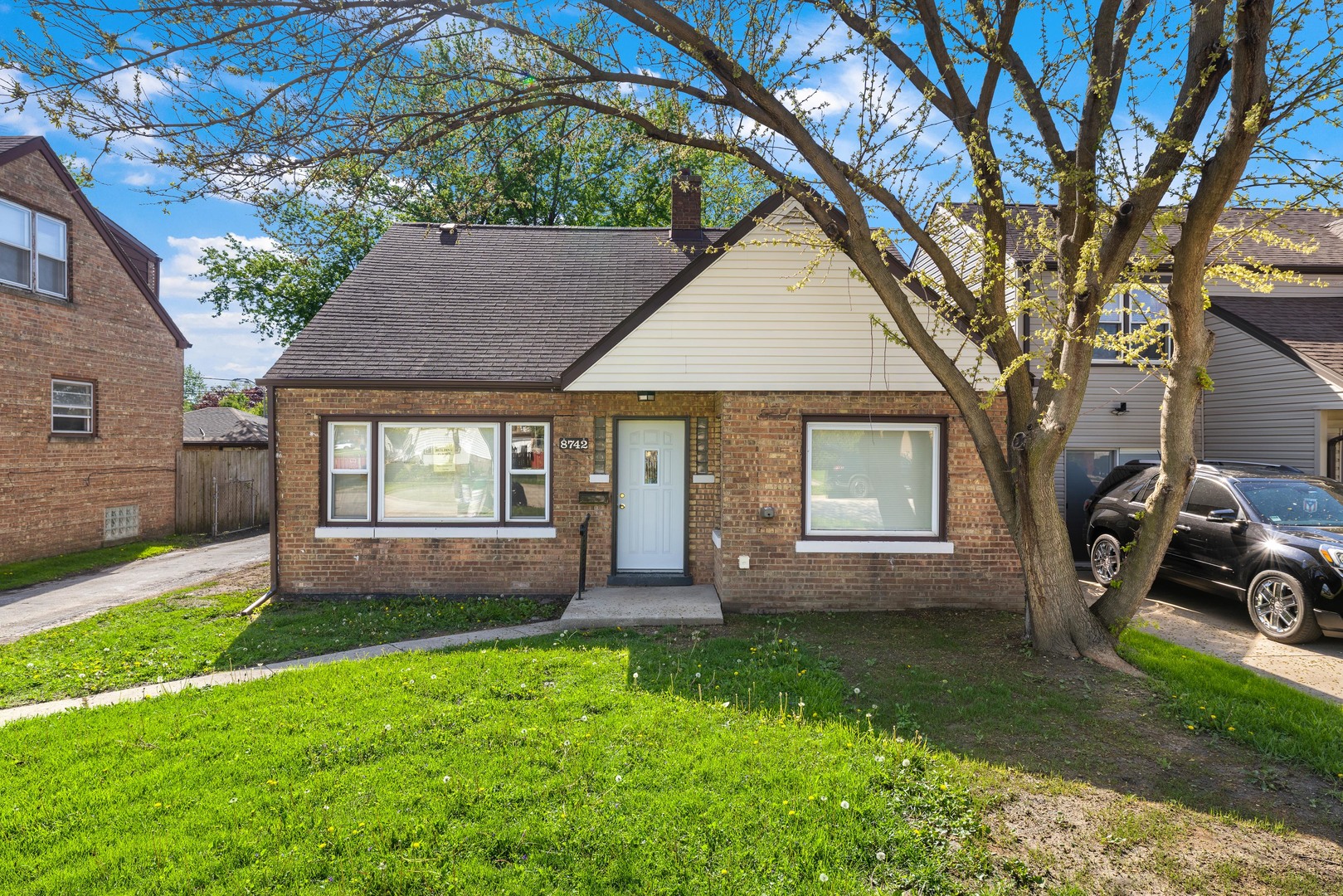 8742 S Washtenaw Avenue, Evergreen Park, IL 60805
