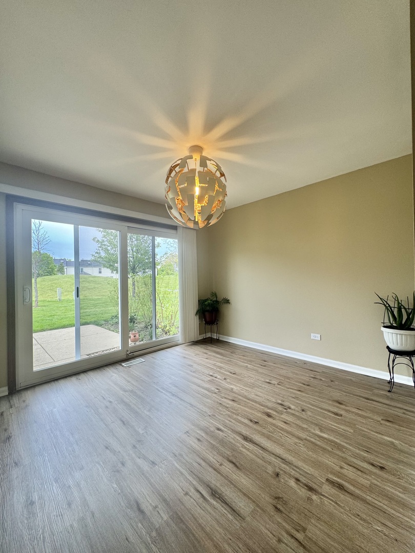 20 N Oltendorf Road, Streamwood, IL 60107
