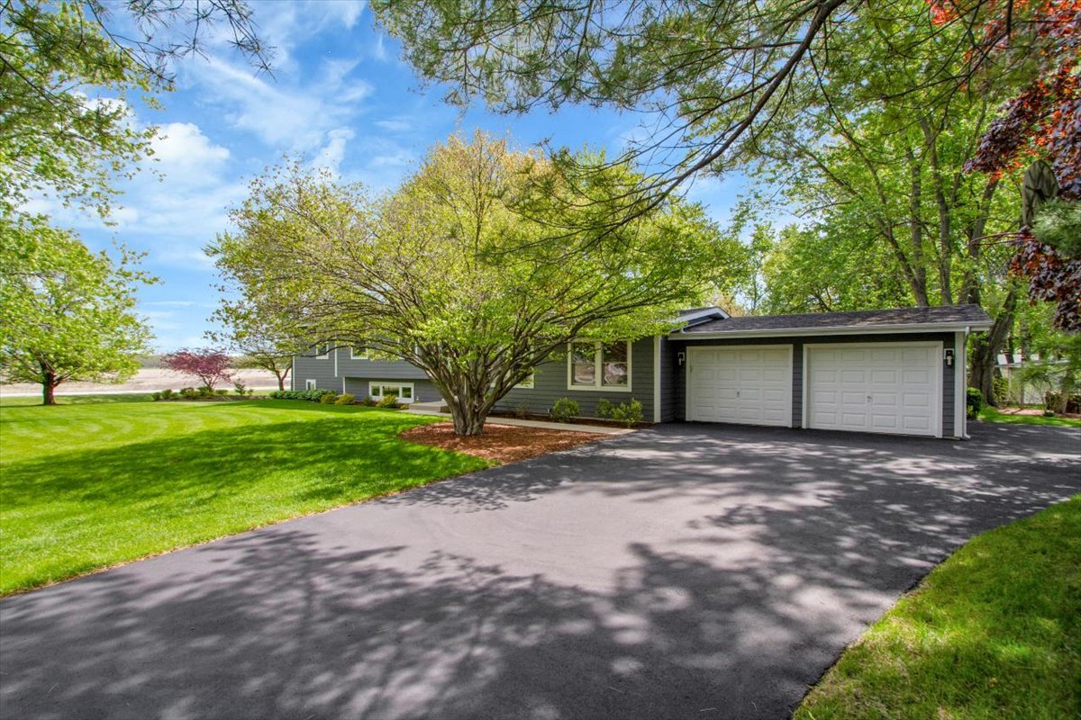 31471 N Ranch Road, Grayslake, IL 60030