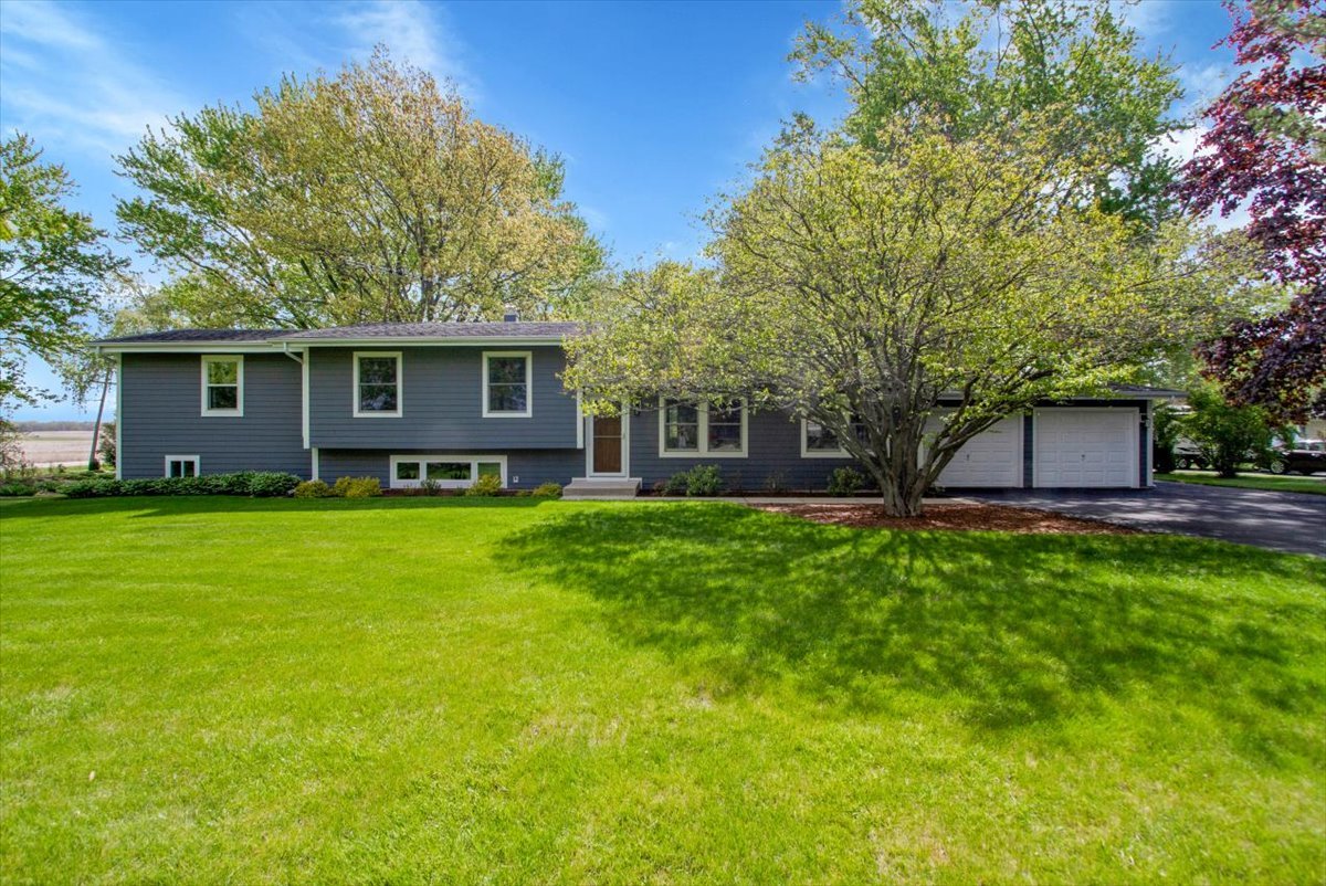 31471 N Ranch Road, Grayslake, IL 60030