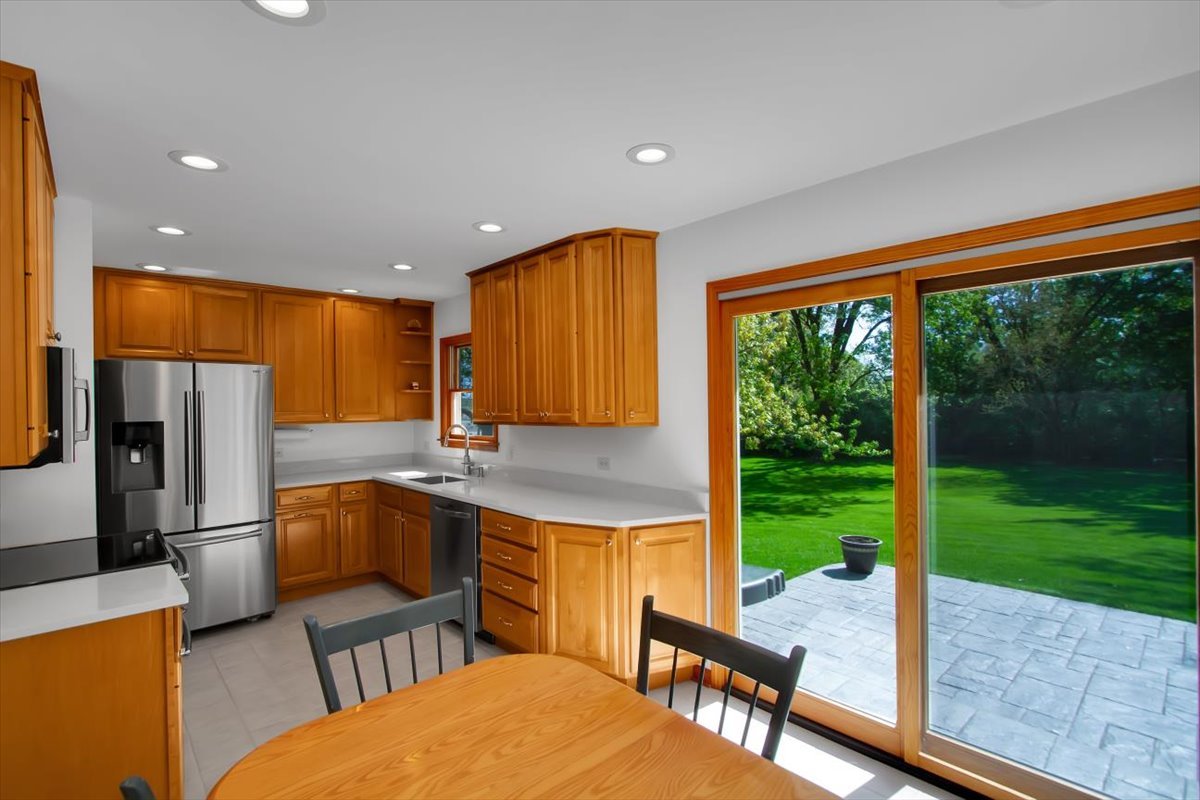 31471 N Ranch Road, Grayslake, IL 60030