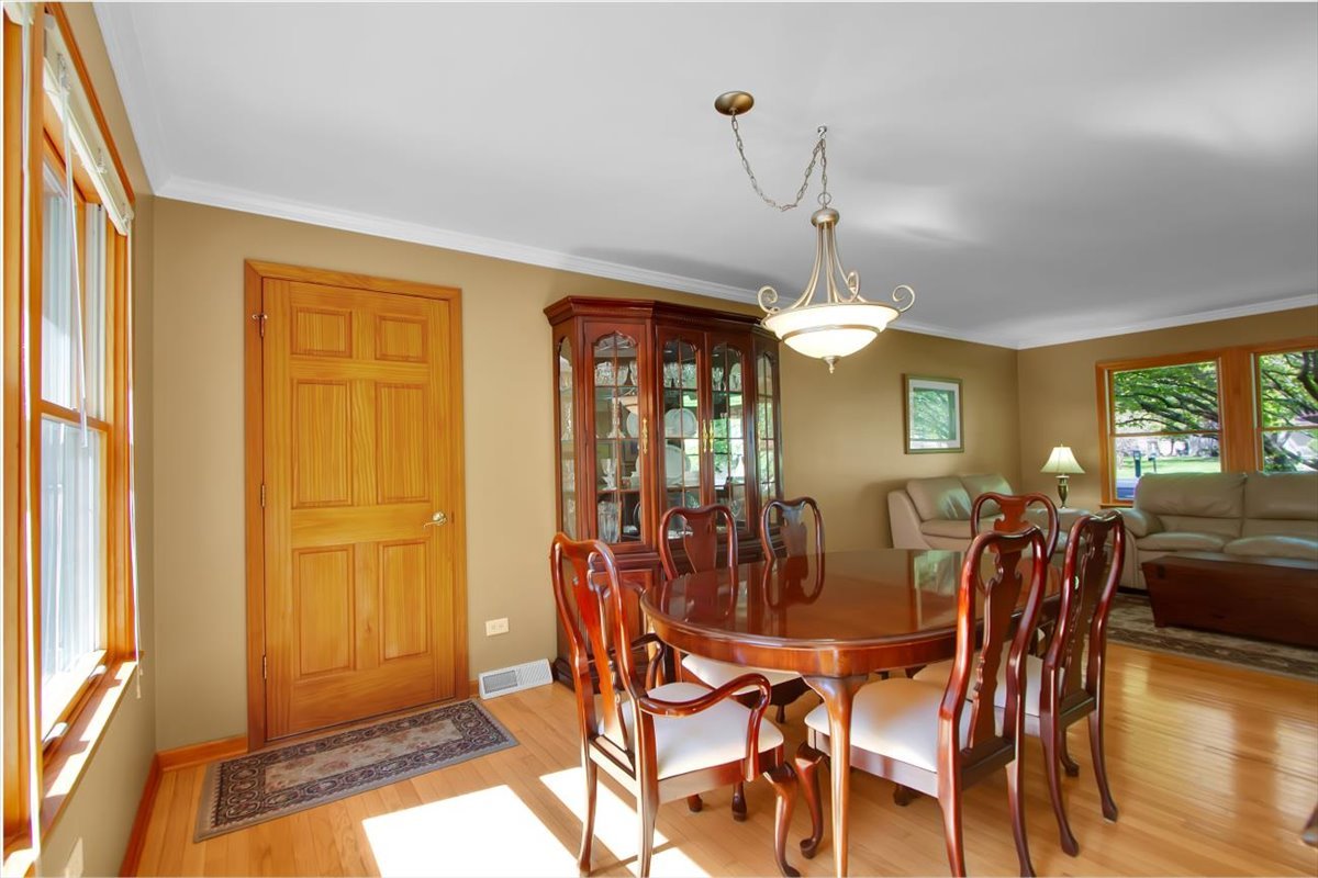 31471 N Ranch Road, Grayslake, IL 60030