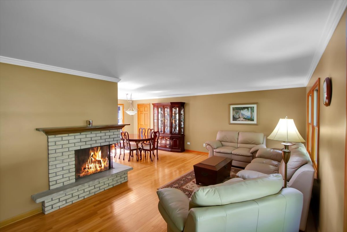 31471 N Ranch Road, Grayslake, IL 60030