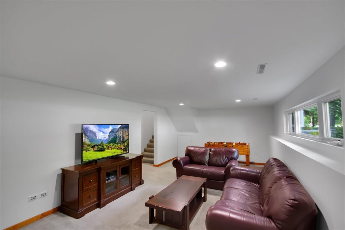 31471 N Ranch Road, Grayslake, IL 60030