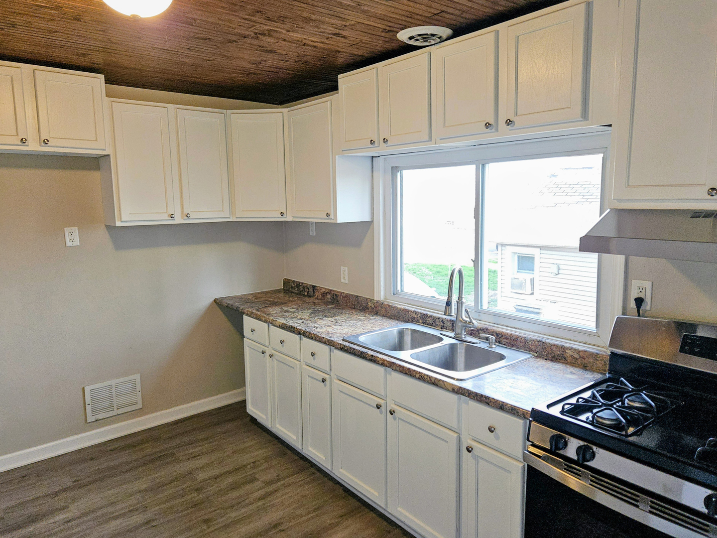 1320 S 13th Street, Pekin, IL 61554
