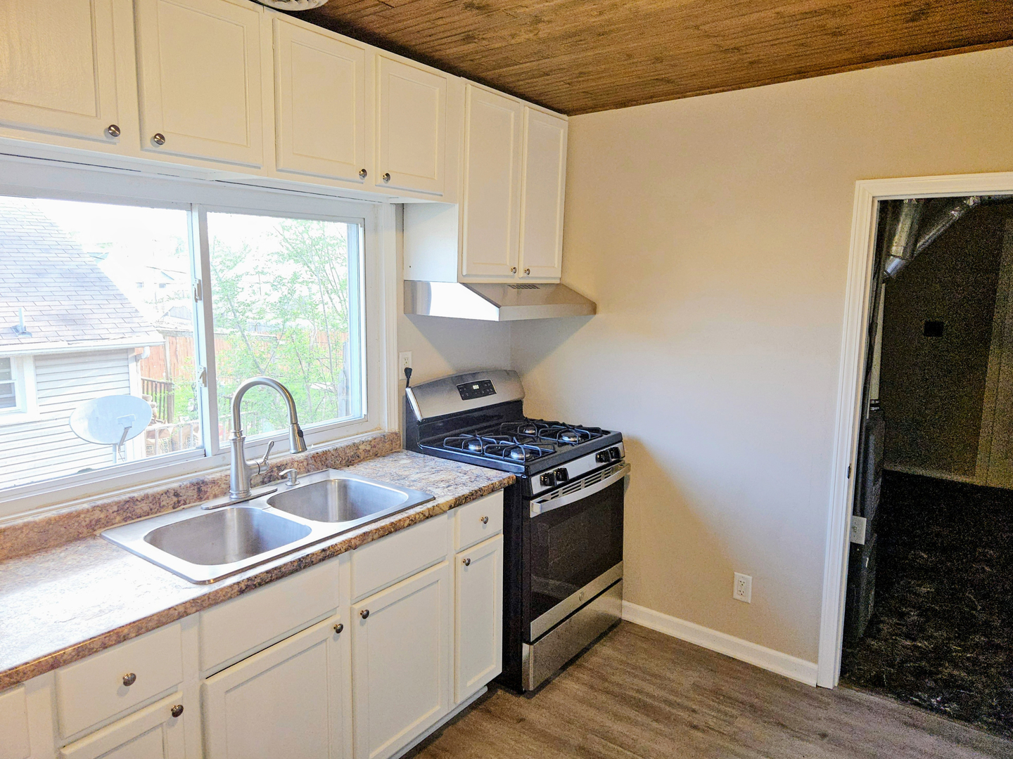 1320 S 13th Street, Pekin, IL 61554