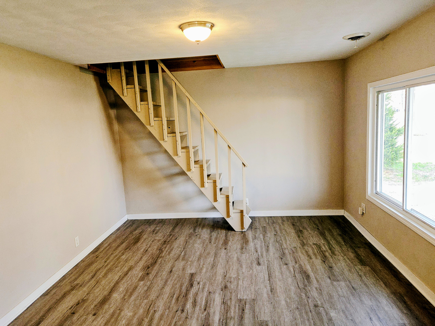 1320 S 13th Street, Pekin, IL 61554