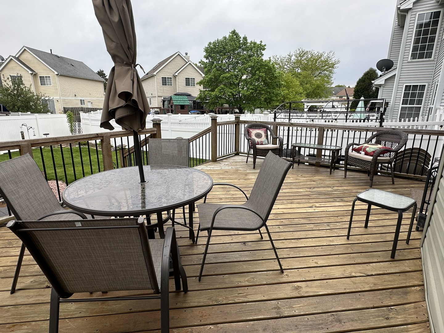 1575 Woodbury Circle, Gurnee, IL 60031