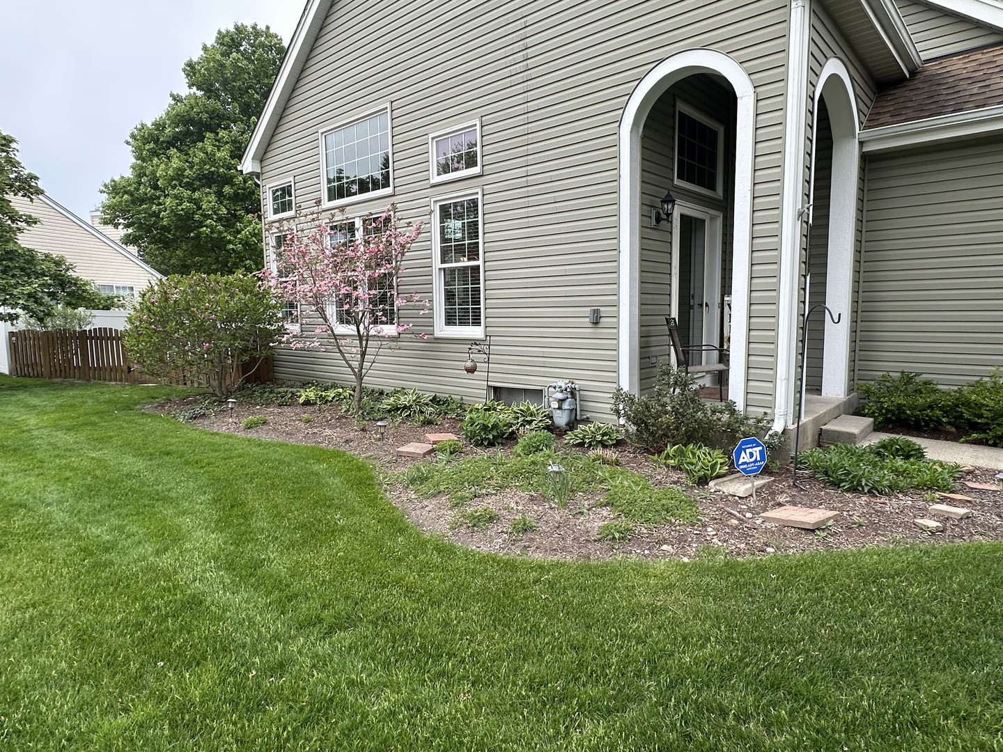 1575 Woodbury Circle, Gurnee, IL 60031