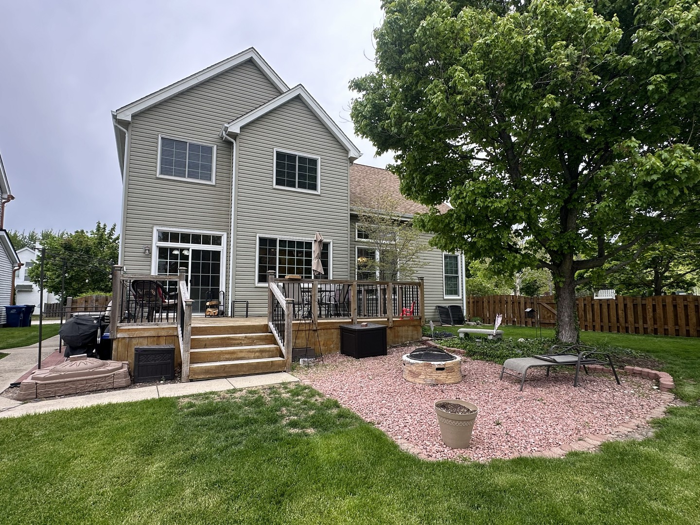1575 Woodbury Circle, Gurnee, IL 60031