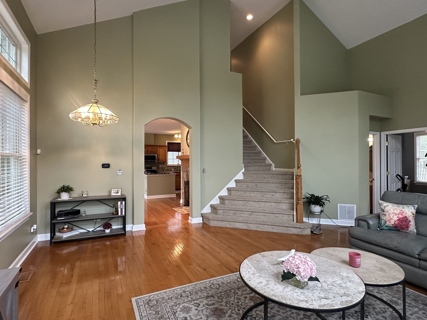 1575 Woodbury Circle, Gurnee, IL 60031