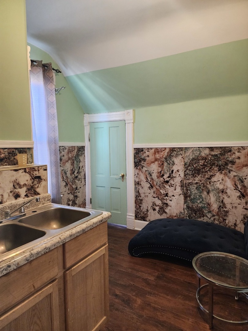 7700 S Emerald Avenue, Chicago, IL 60620