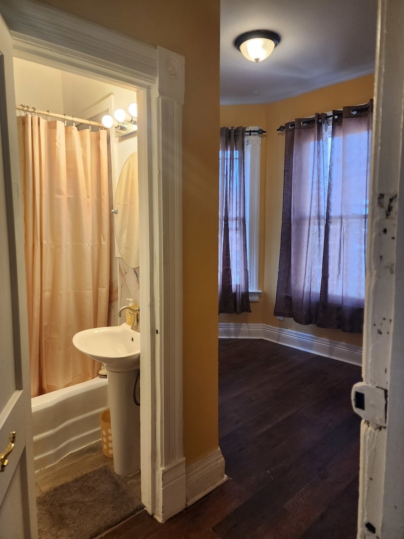 7700 S Emerald Avenue, Chicago, IL 60620
