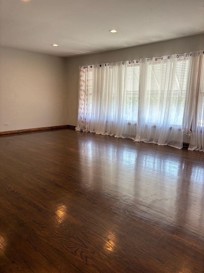 851 N Northwest Highway #2, Park Ridge, IL 60068