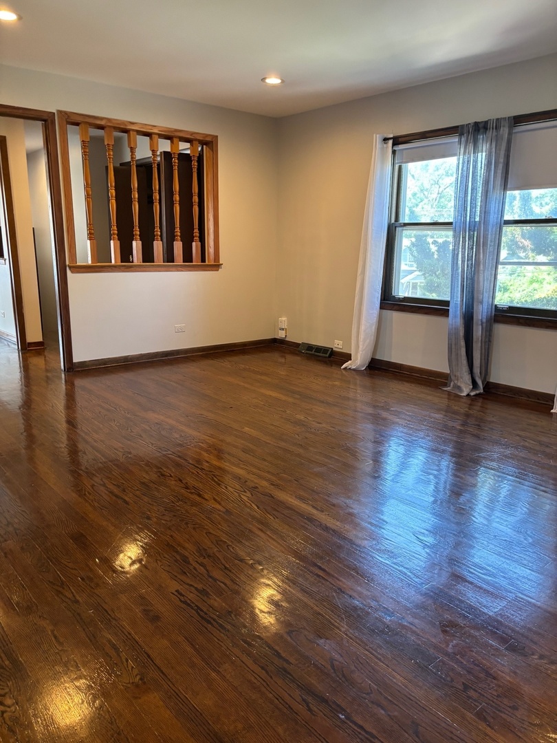 851 N Northwest Highway #2, Park Ridge, IL 60068
