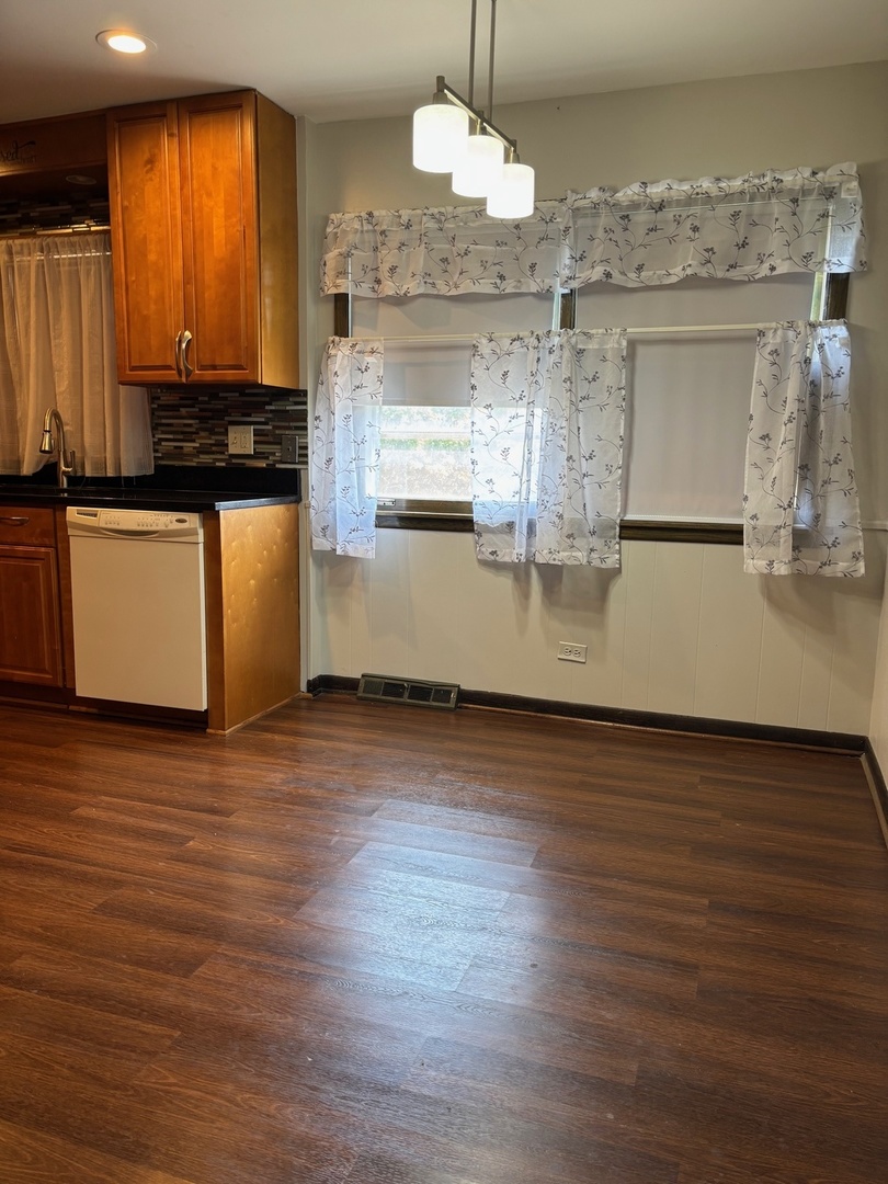 851 N Northwest Highway #2, Park Ridge, IL 60068