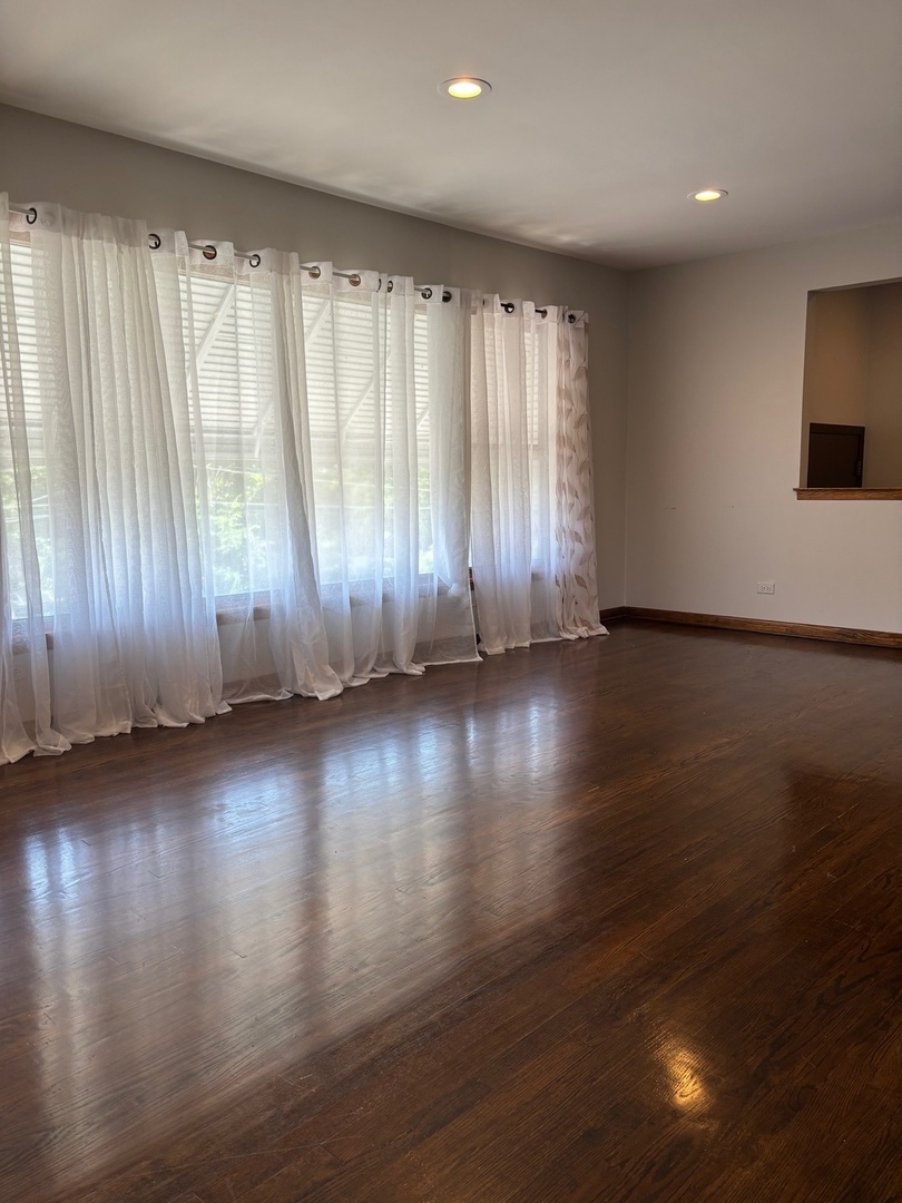 851 N Northwest Highway #2, Park Ridge, IL 60068
