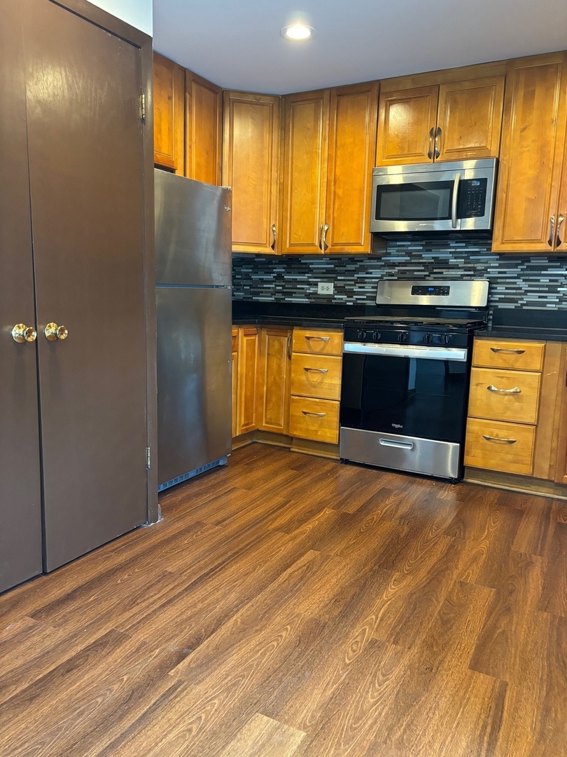 851 N Northwest Highway #2, Park Ridge, IL 60068