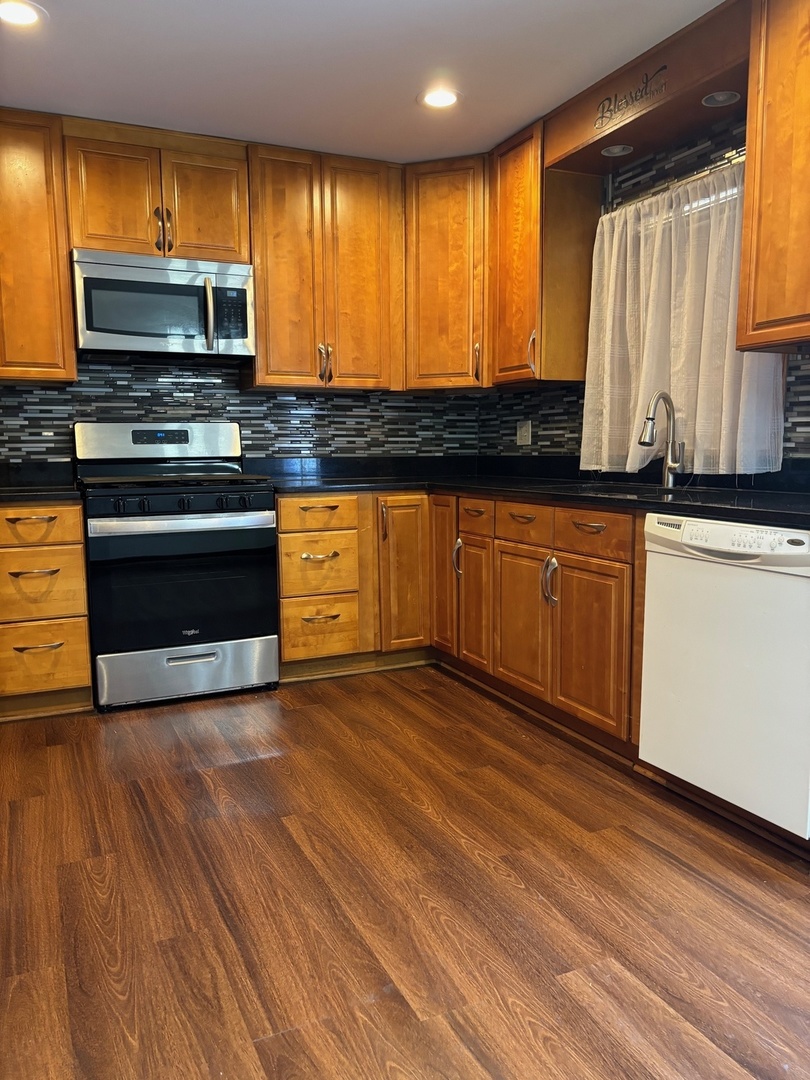 851 N Northwest Highway #2, Park Ridge, IL 60068