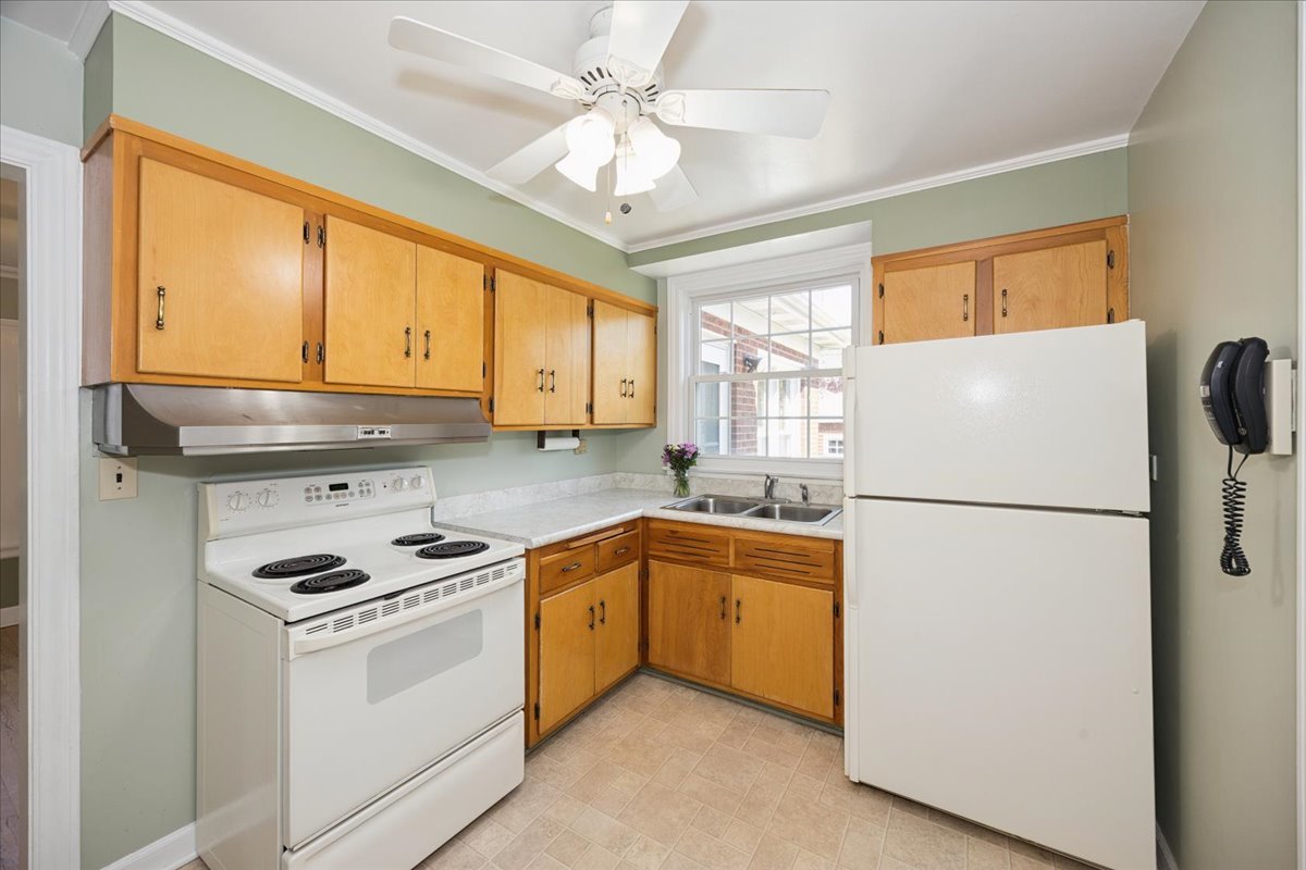 9328 Jefferson Avenue, Brookfield, IL 60513