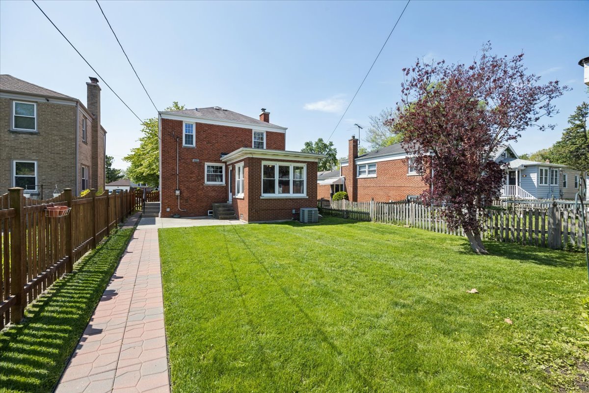 9328 Jefferson Avenue, Brookfield, IL 60513