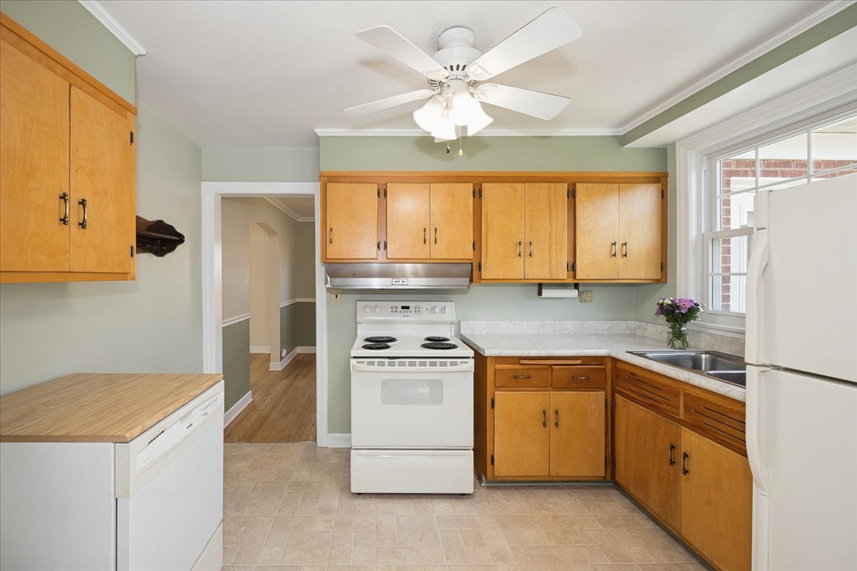 9328 Jefferson Avenue, Brookfield, IL 60513