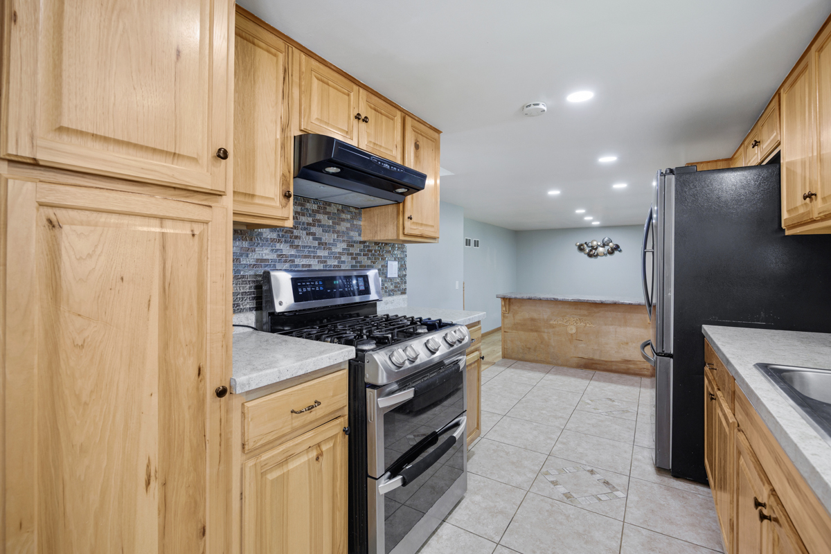 898 Debra Lane, Elk Grove Village, IL 60007
