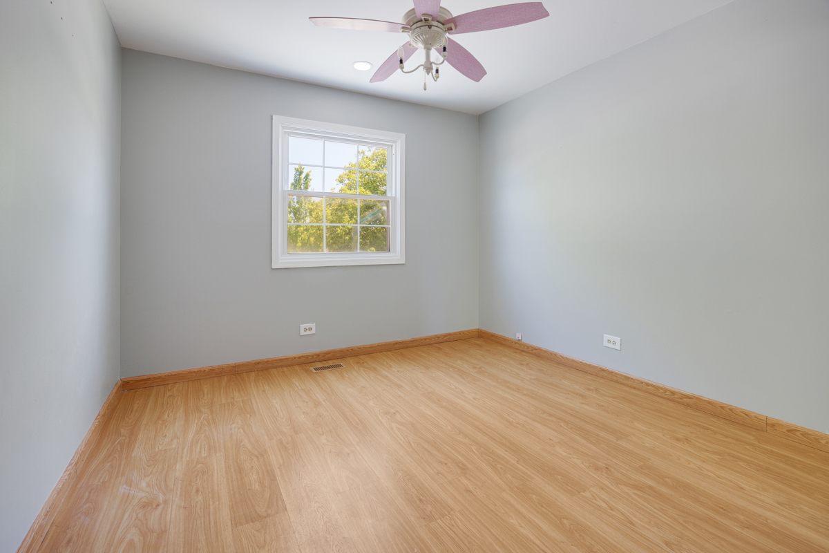 898 Debra Lane, Elk Grove Village, IL 60007