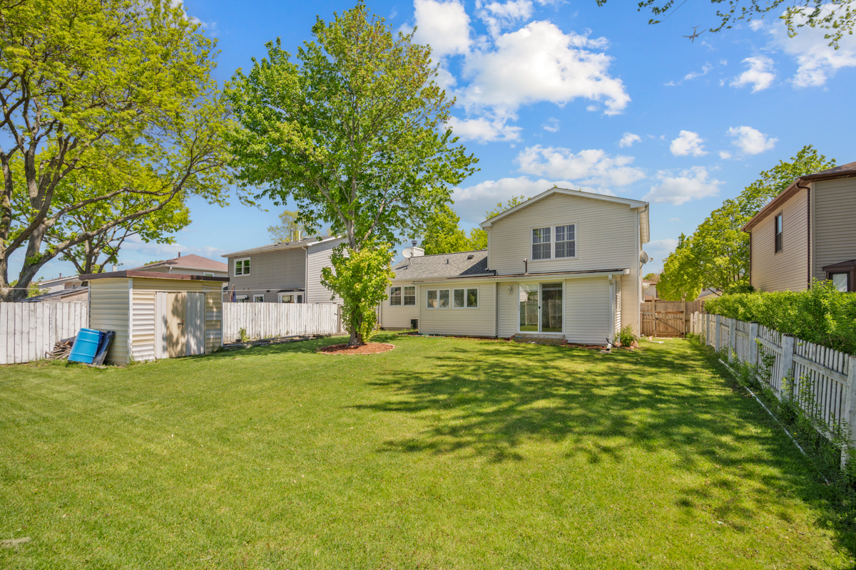898 Debra Lane, Elk Grove Village, IL 60007