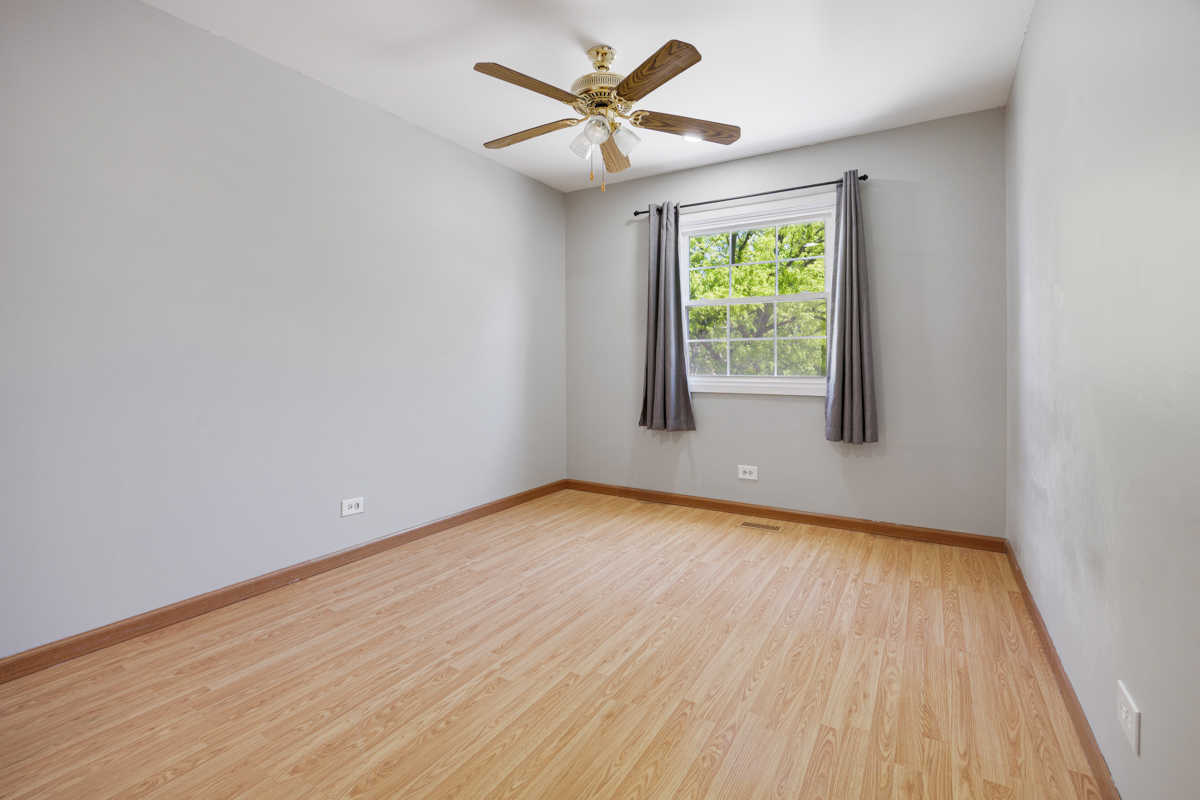 898 Debra Lane, Elk Grove Village, IL 60007