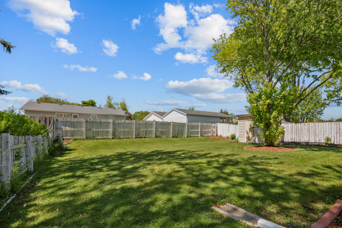 898 Debra Lane, Elk Grove Village, IL 60007