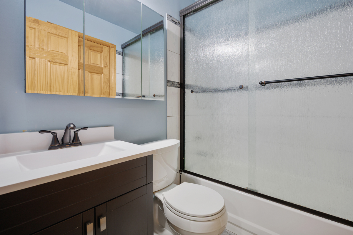 898 Debra Lane, Elk Grove Village, IL 60007