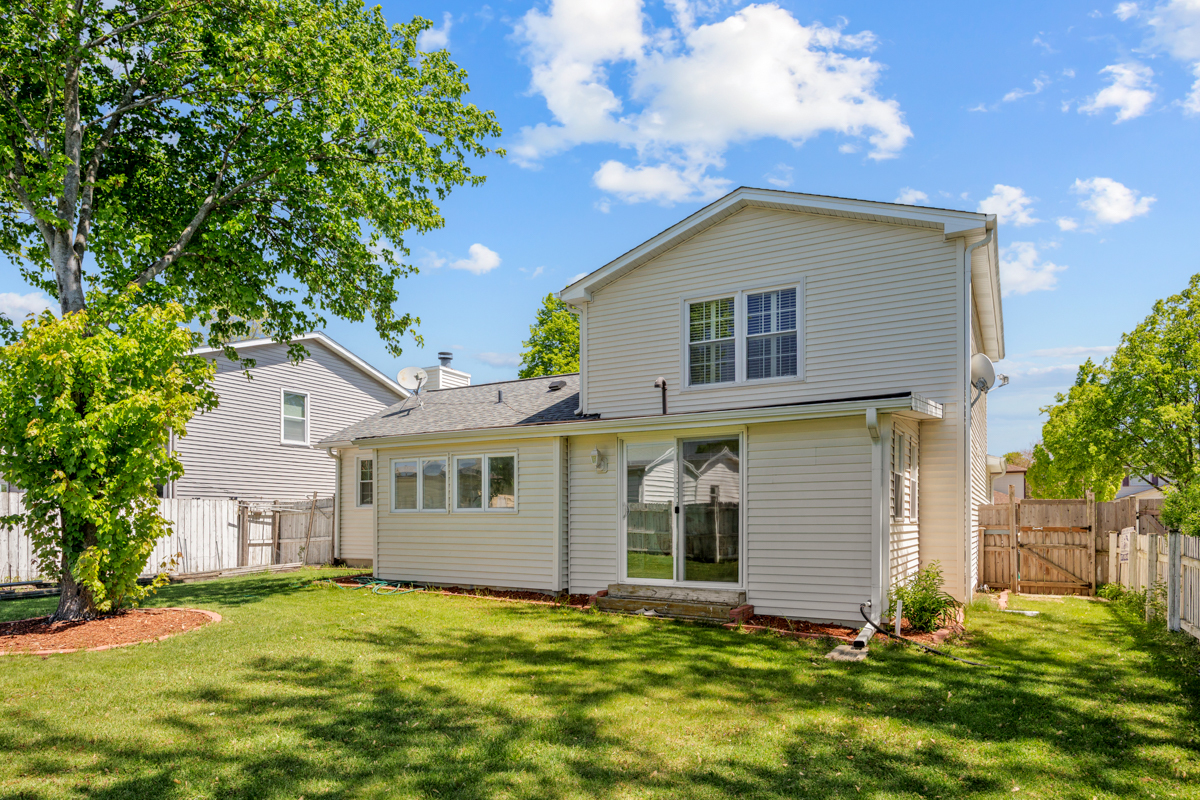 898 Debra Lane, Elk Grove Village, IL 60007