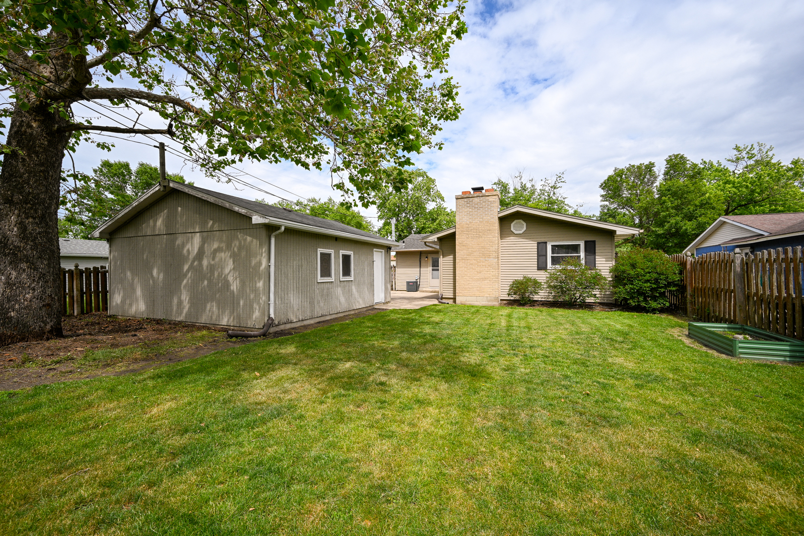 911 Lilac Lane, Joliet, IL 60435