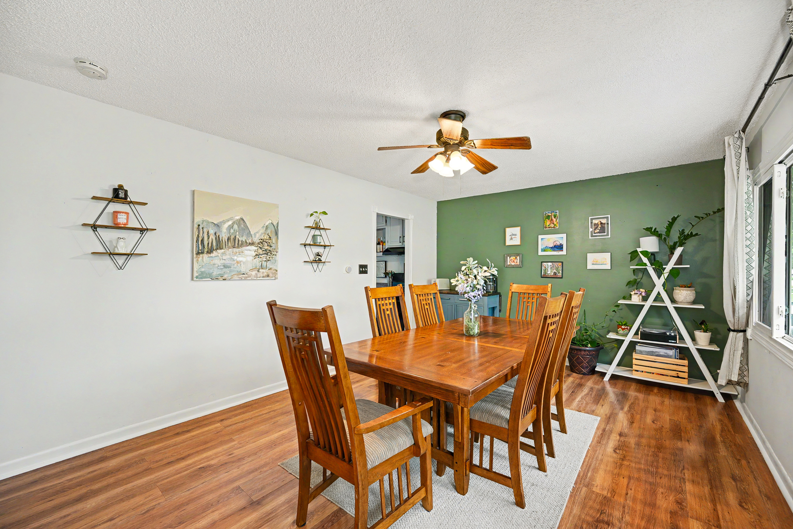 911 Lilac Lane, Joliet, IL 60435