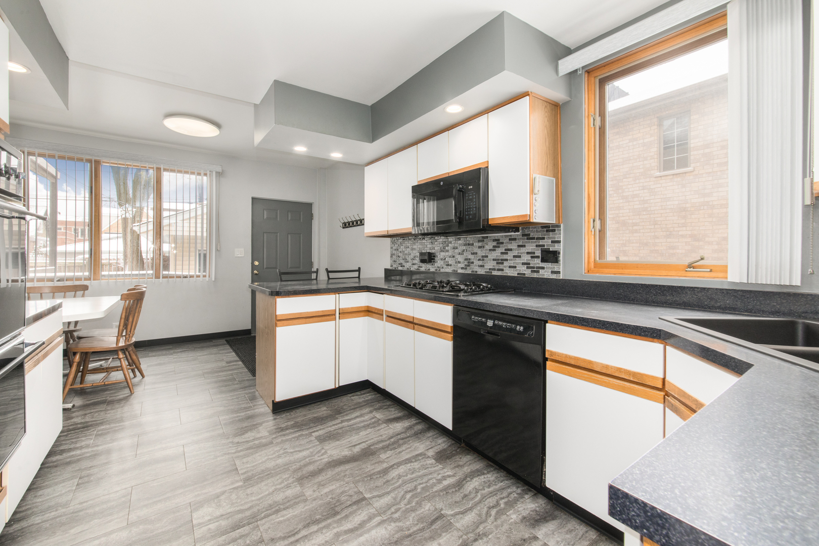 7349 W Ibsen Street, Chicago, IL 60631