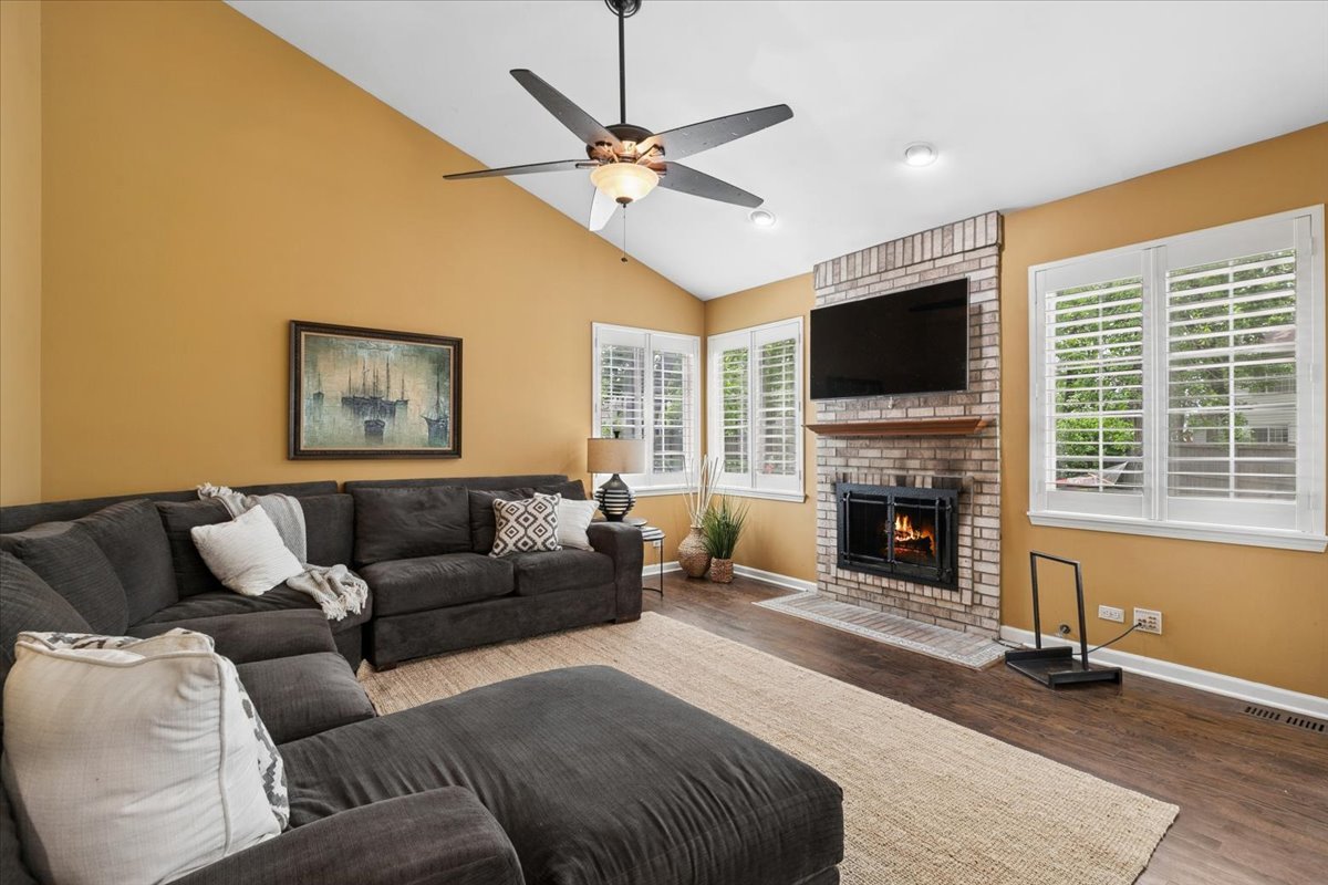 459 Rock Hall Circle, Grayslake, IL 60030