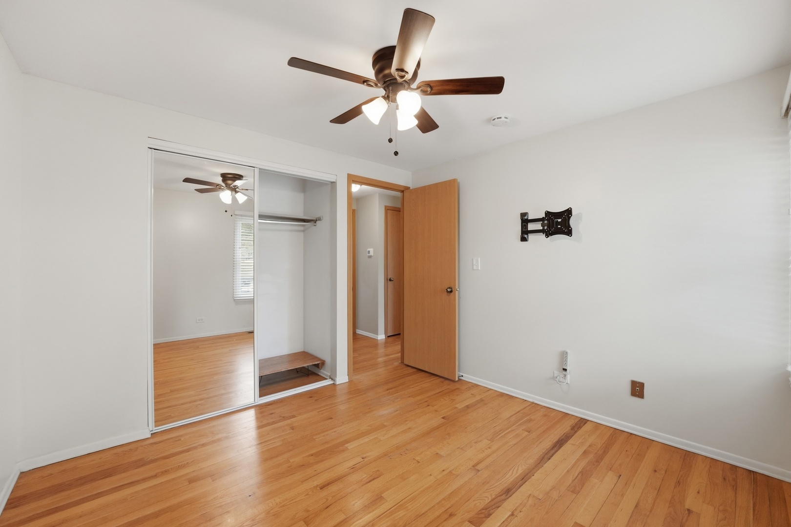 516 Janine Lane, Schaumburg, IL 60193