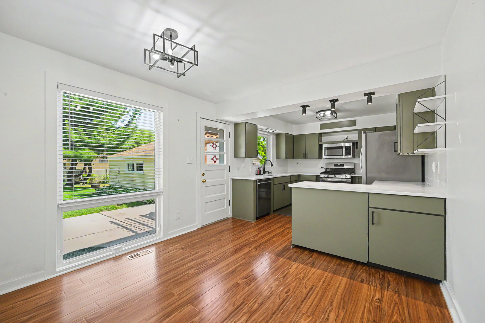 114 W Berkshire Avenue, Lombard, IL 60148