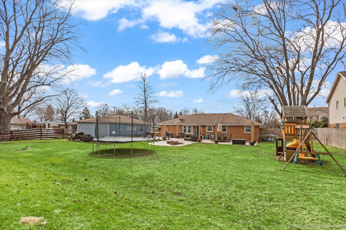 8836 W 93rd Place, Hickory Hills, IL 60457