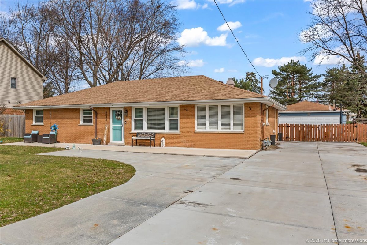 8836 W 93rd Place, Hickory Hills, IL 60457