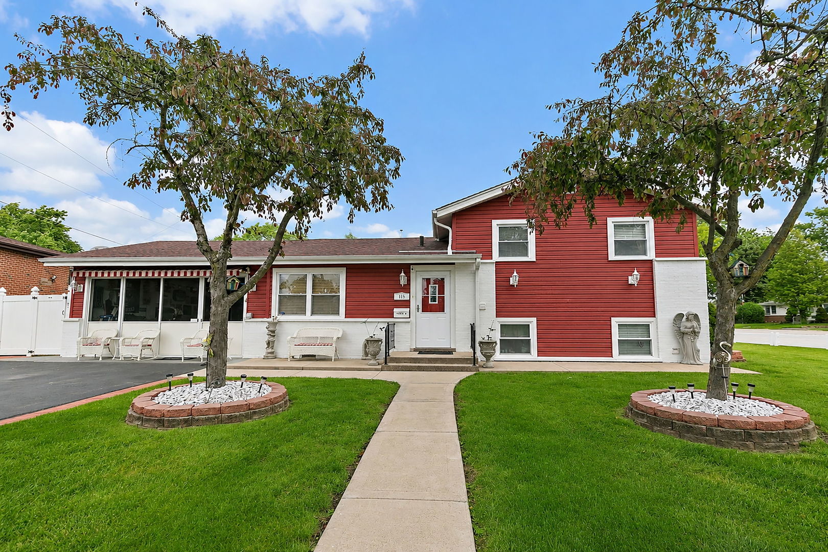 115 N Rose Avenue, Addison, IL 60101
