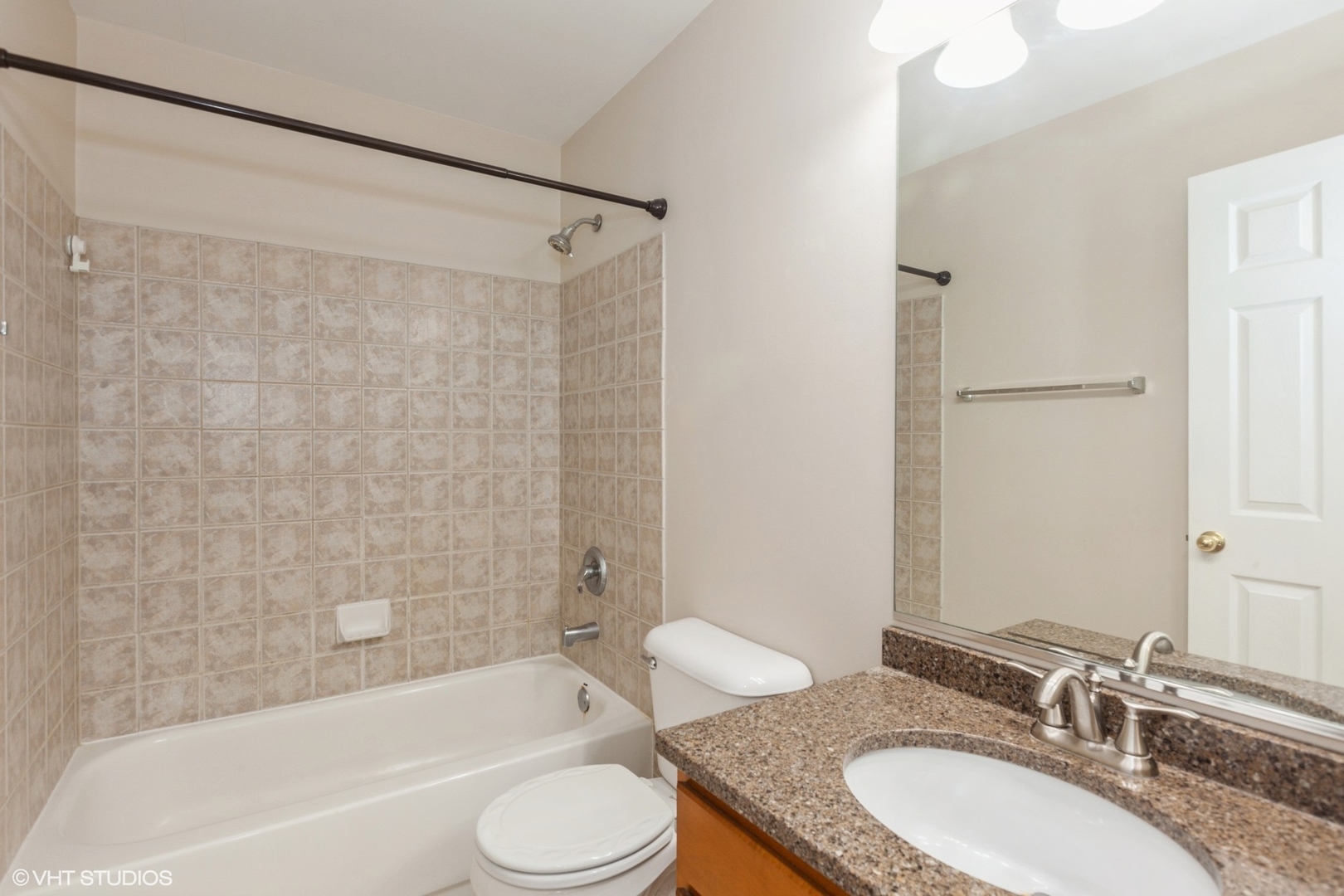 2215 Stoughton Drive #2215, Aurora, IL 60502