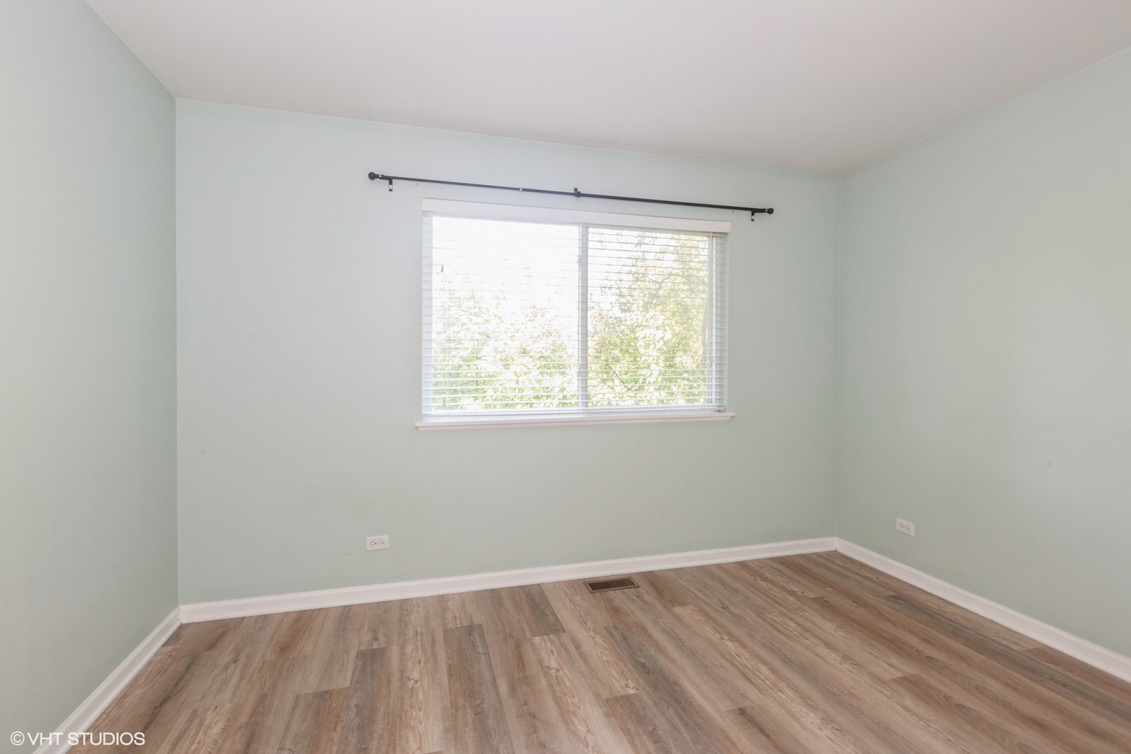2215 Stoughton Drive #2215, Aurora, IL 60502