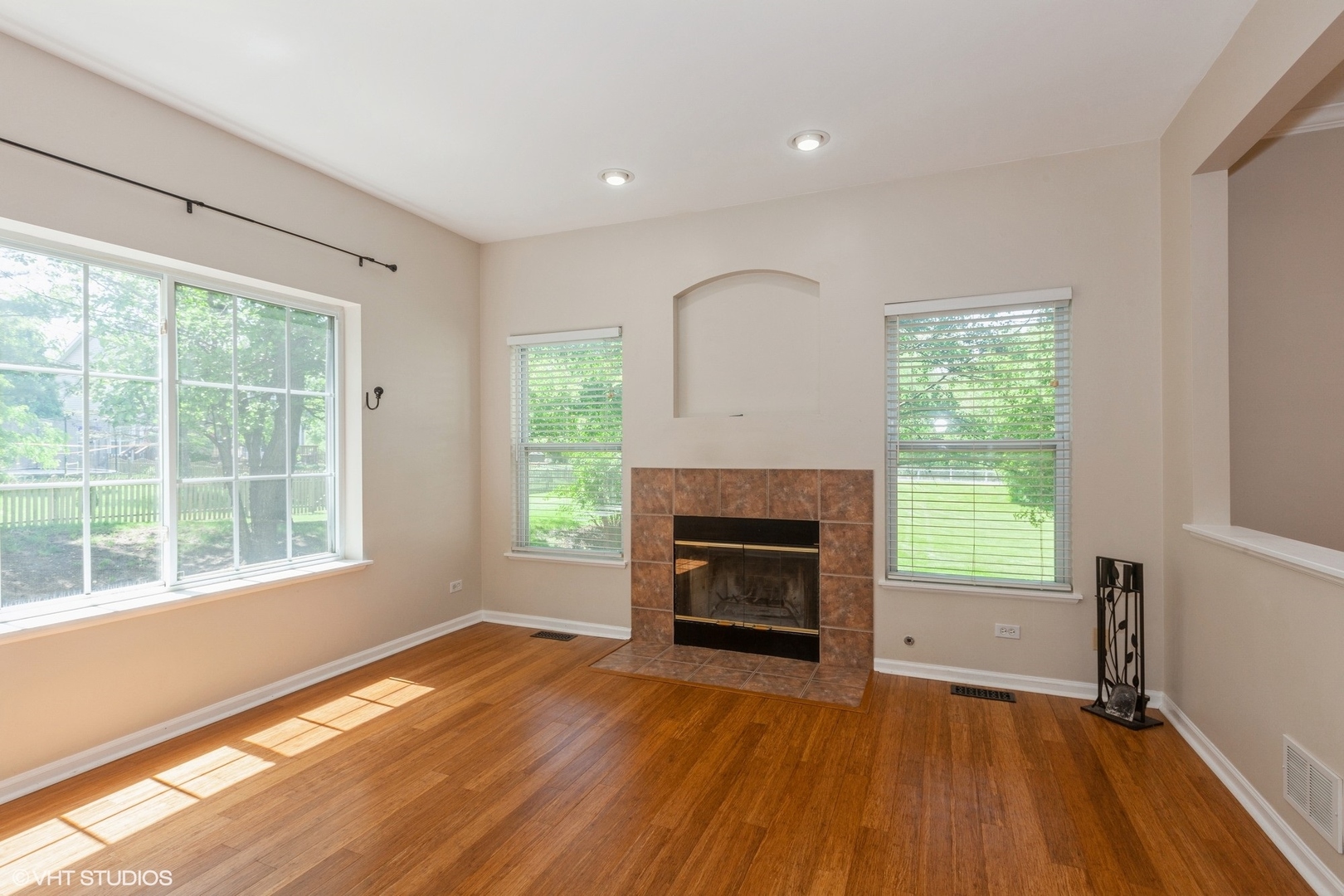 2215 Stoughton Drive #2215, Aurora, IL 60502