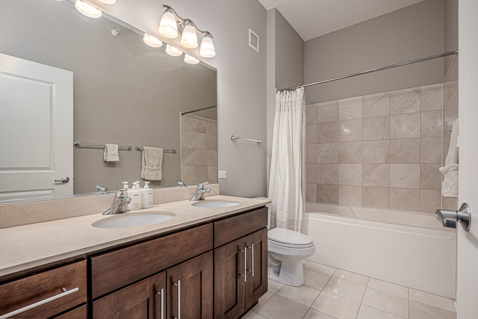 225 N Columbus Drive #5701, Chicago, IL 60601
