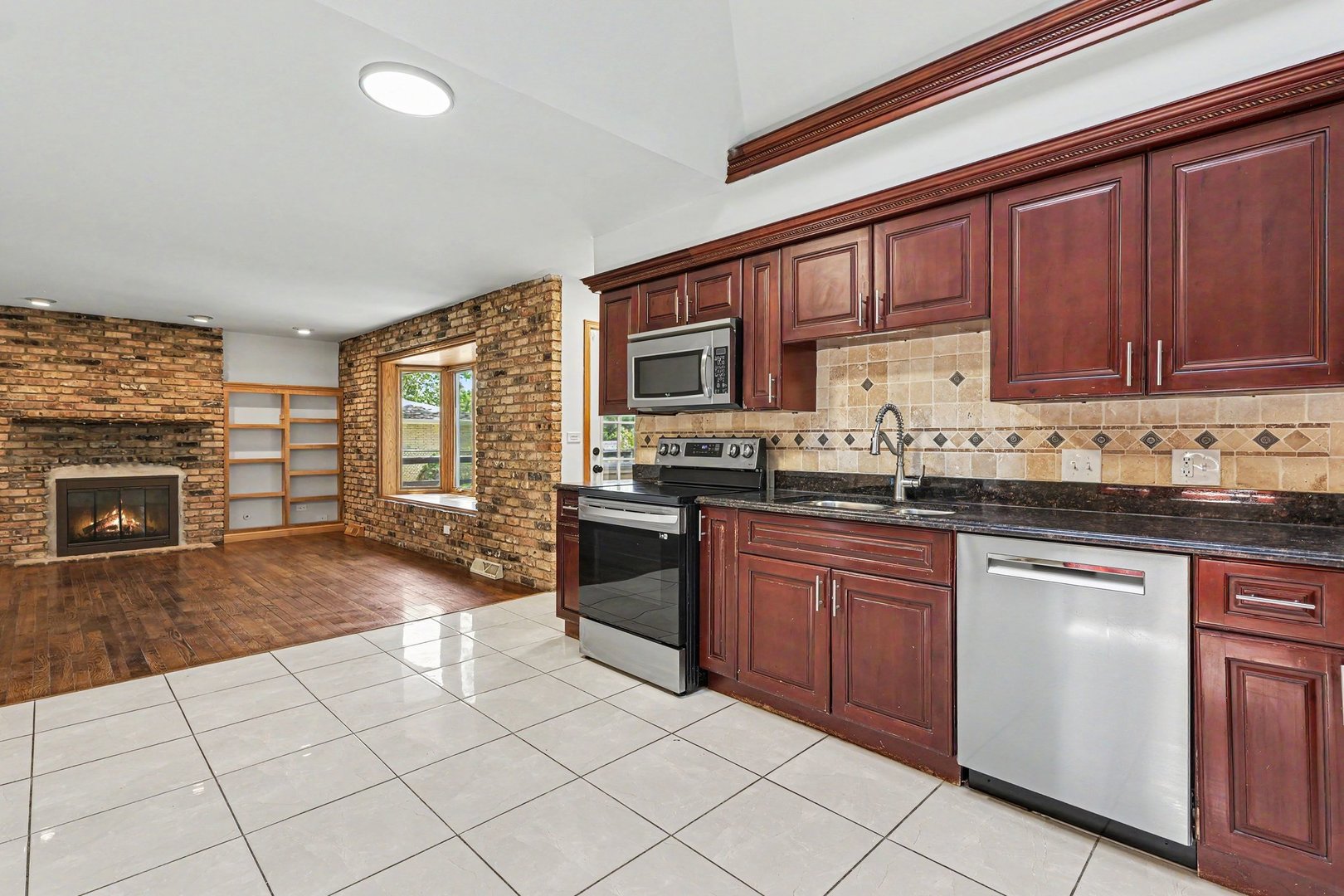 6351 W 124th Place, Palos Heights, IL 60463