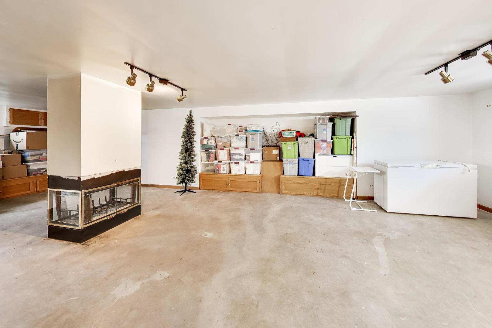 210 N 2nd Avenue, Villa Park, IL 60181