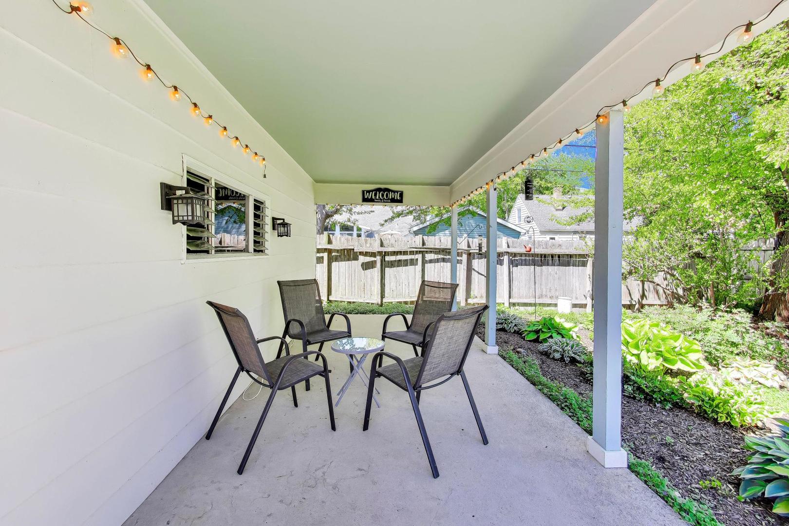 210 N 2nd Avenue, Villa Park, IL 60181